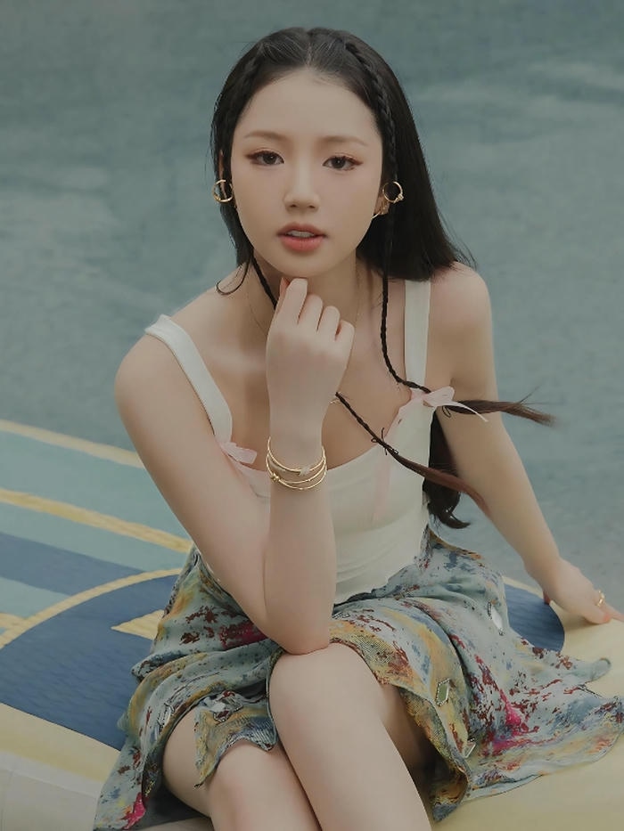 Gái xinh Amee sexy diện váy ngắn thanh lịch