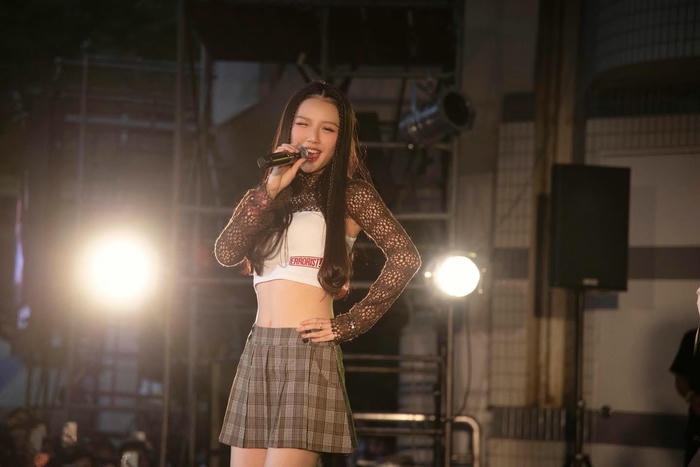 Gái xinh Amee sexy trang phục biểu diễn