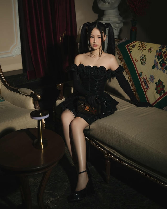 Gái xinh Amee sexy váy biểu diễn