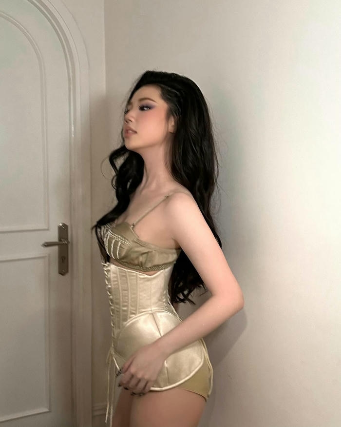 Hình Amee phong cách hiện đại