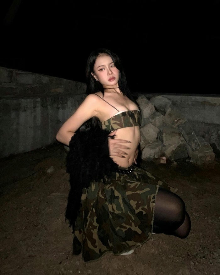 Hình Xuân Ca sexy tạo hình trẻ trung