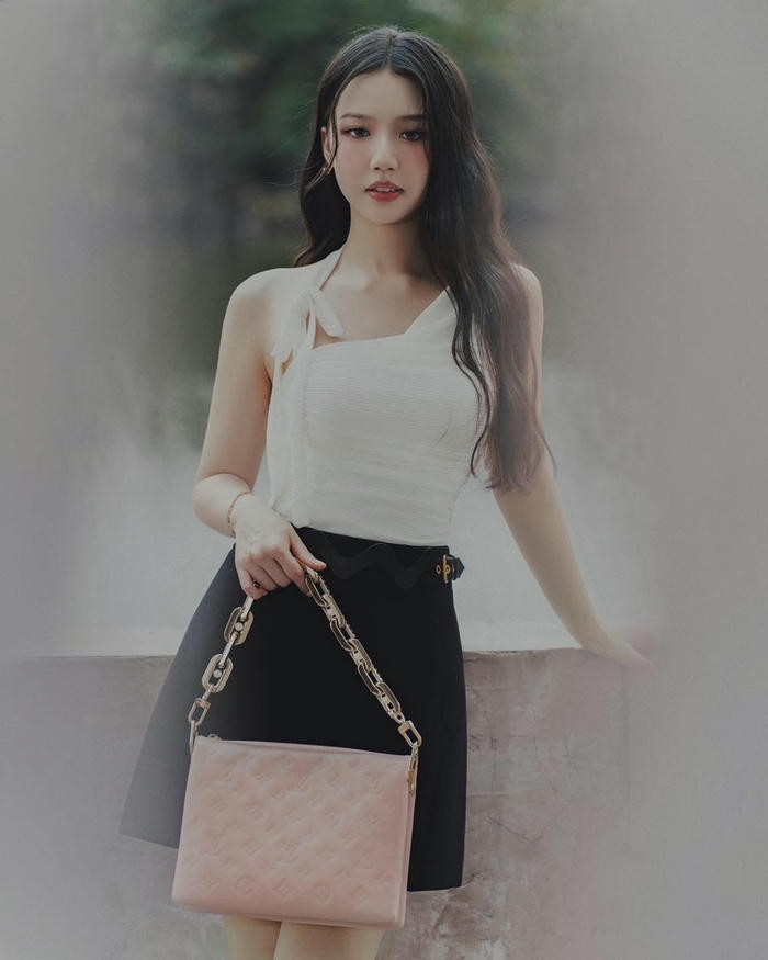 Hình ảnh Amee sexy váy trắng ôm nhẹ