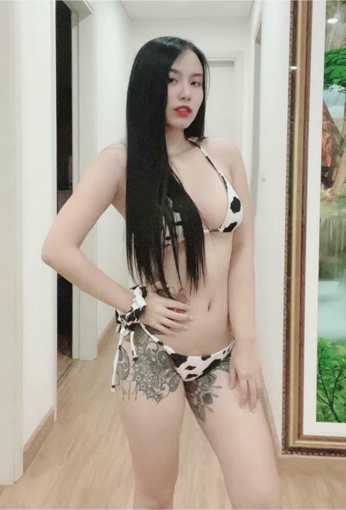 Hình ảnh Linh Miu bikini tạo dáng nhẹ