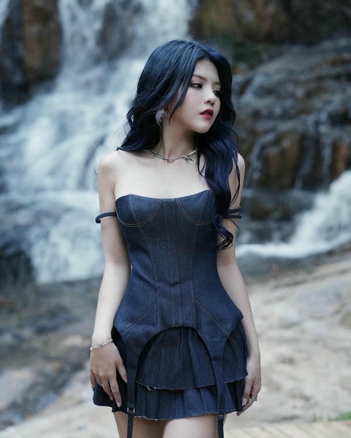 Hình ảnh Reency Ngô sexy dáng váy tinh tế