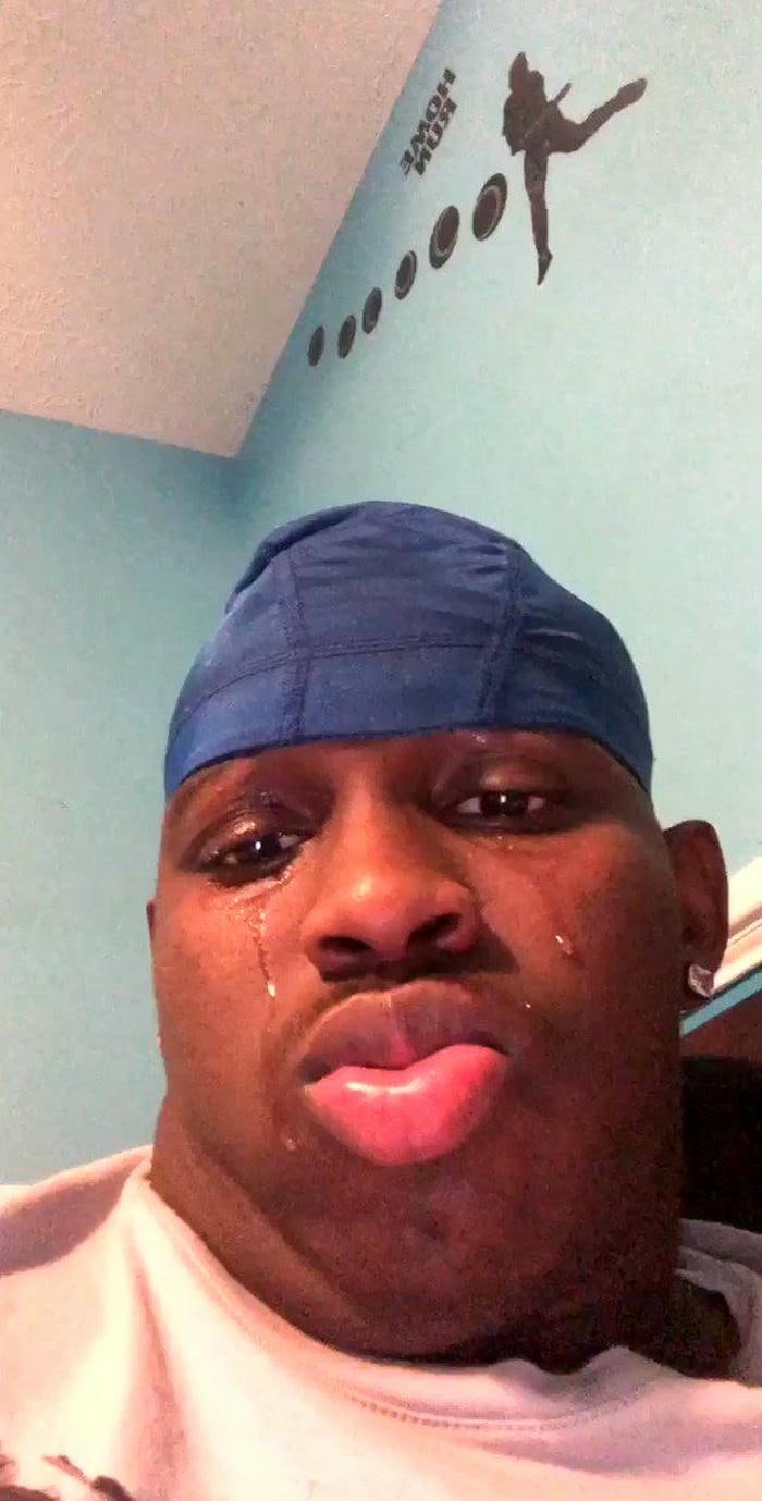 Hình anh da đen meme đang khóc