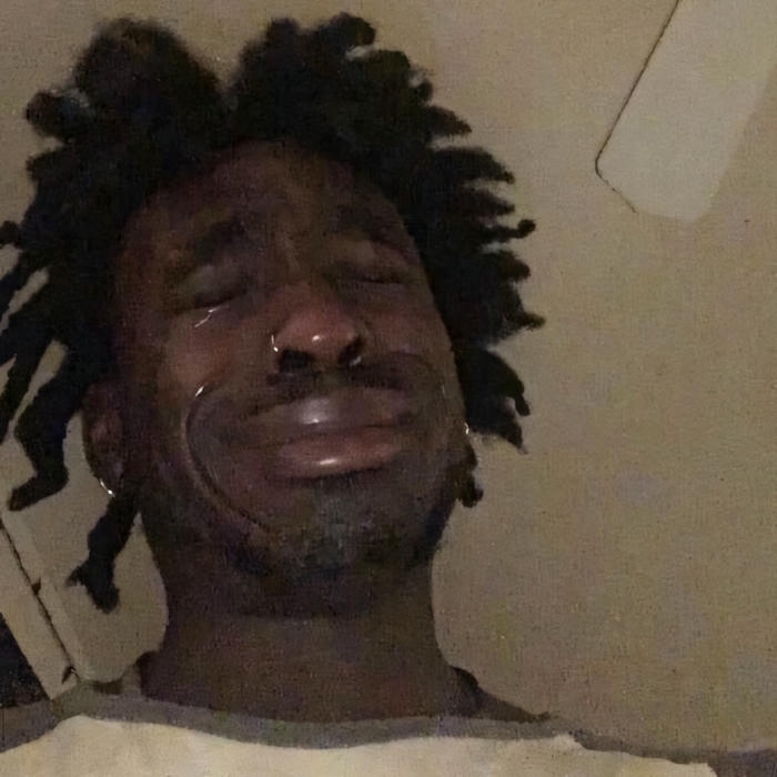 Hình ảnh meme anh da đen khóc cảm giác mất mát