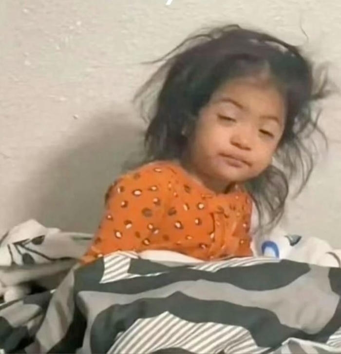 Hình ảnh meme mới ngủ dậy mắt mở không nổi