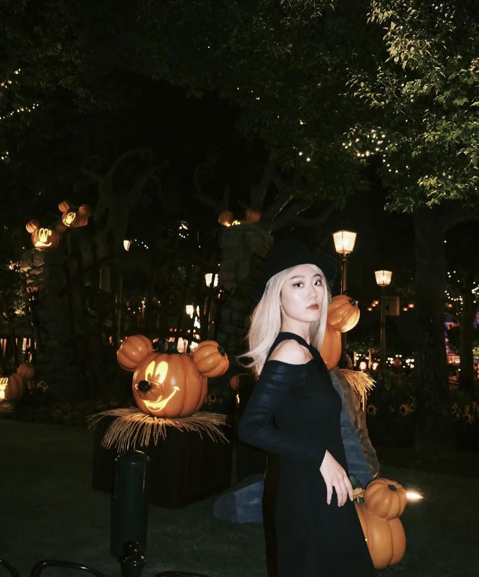 Hình cosplay phù thuỷ phong thái tối