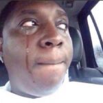 Hình meme anh da đen khóc gương mặt đau lòng