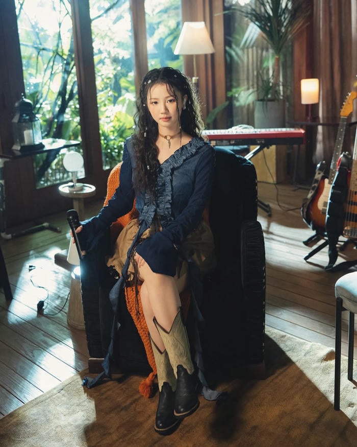 Hình sexy của Amee ánh mắt sáng