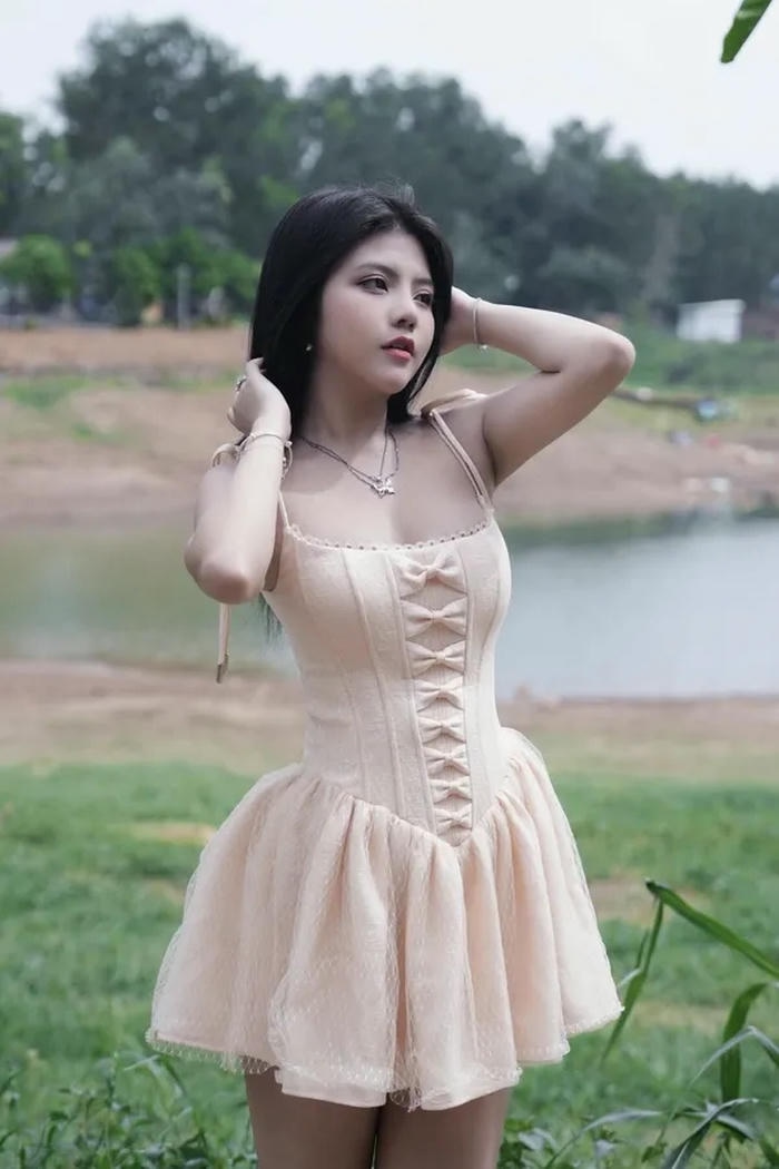 Hình sexy của Reency Ngô diện váy thanh