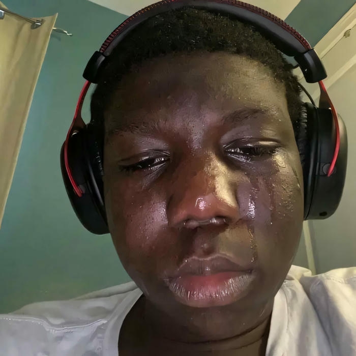 Meme anh da đen khóc buồn và u sầu