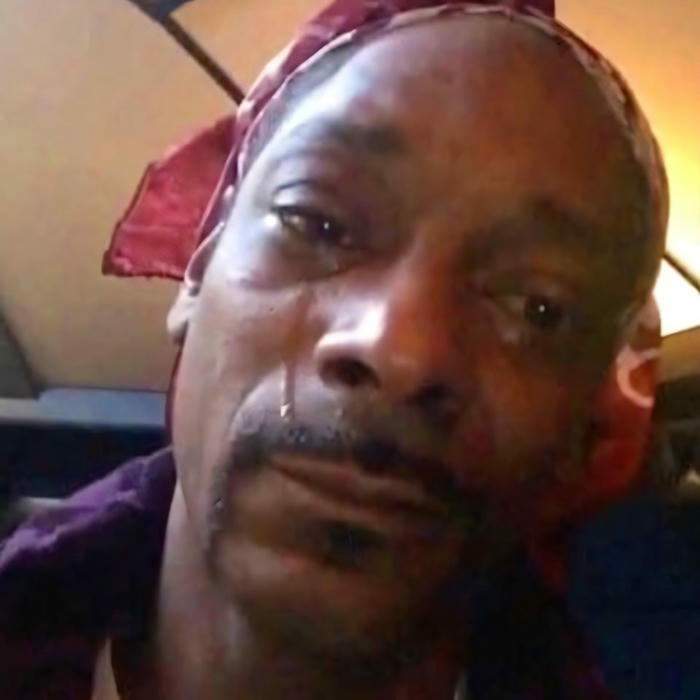 Meme anh da đen khóc cảm xúc tan vỡ