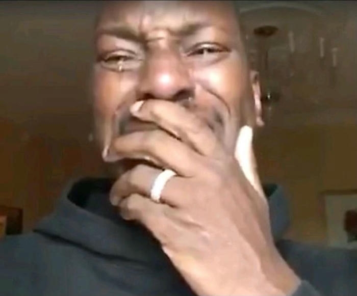 Meme anh da đen khóc nỗi buồn sâu kín