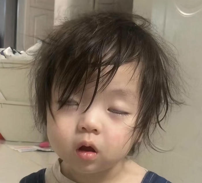 Meme mới ngủ dậy nhìn như mất hồn