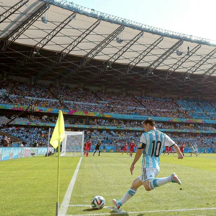 ảnh avatar bóng đá đẹp đá phạt góc đầy kỹ thuật