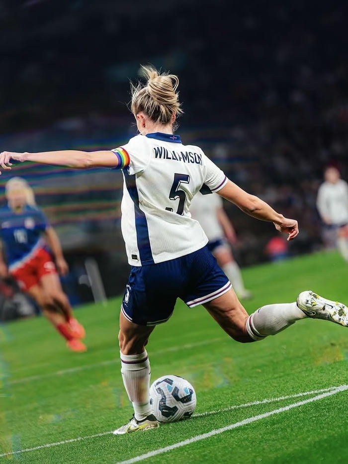 ảnh avatar bóng đá đẹp đôi chân sút bóng mạnh