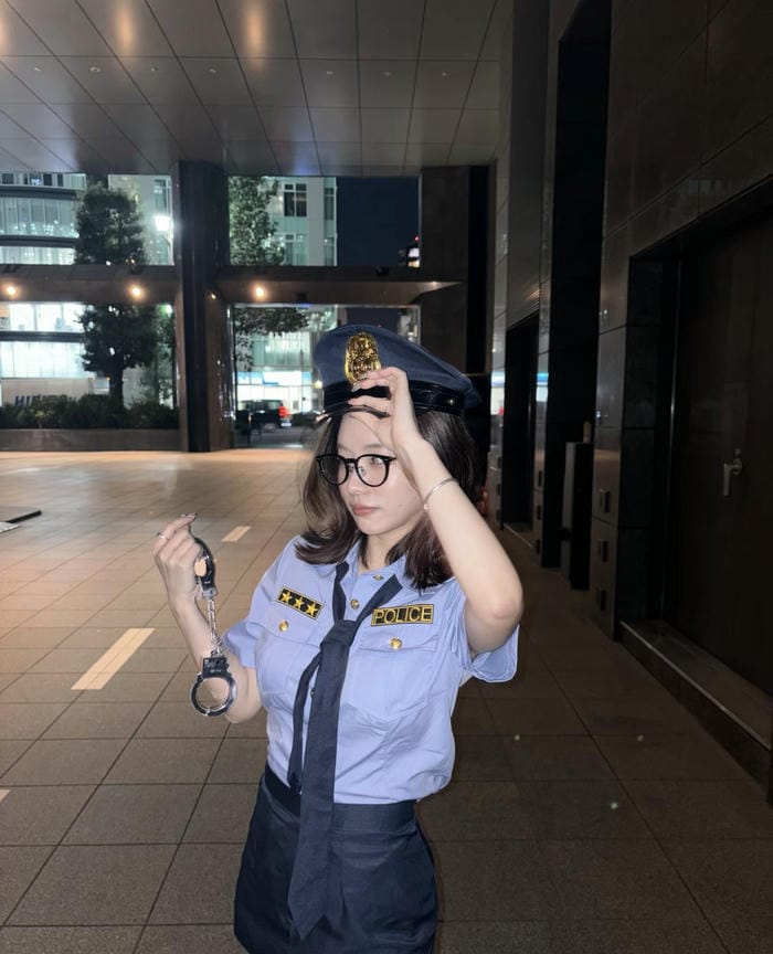 ảnh cosplay cảnh sát ngầu