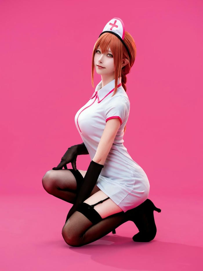 ảnh cosplay y tá cuốn hút