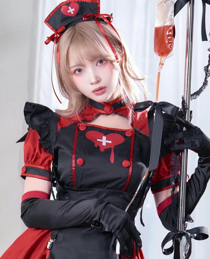 ảnh cosplay y tá phong cách riêng