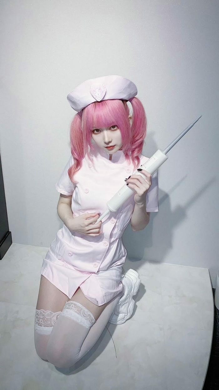 ảnh cosplay y tá phong cách