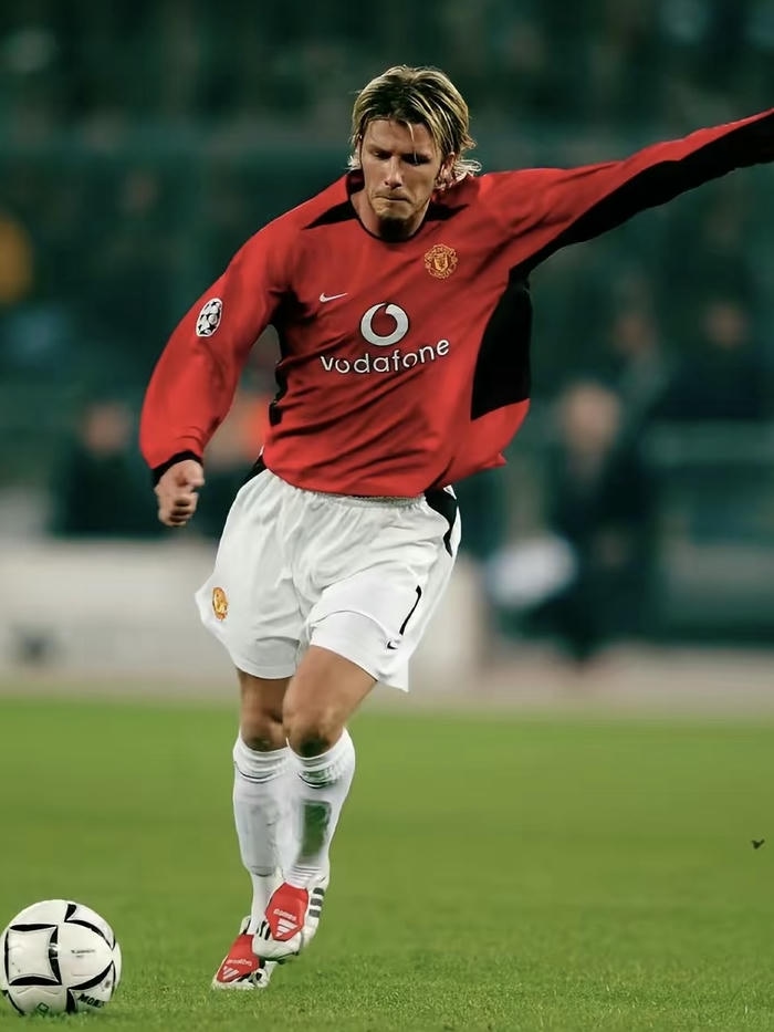 avatar bóng đá đẹp động tác sút bóng