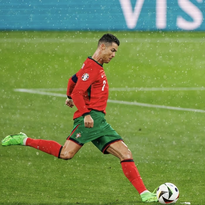 avatar bóng đá đẹp với sân cỏ xanh