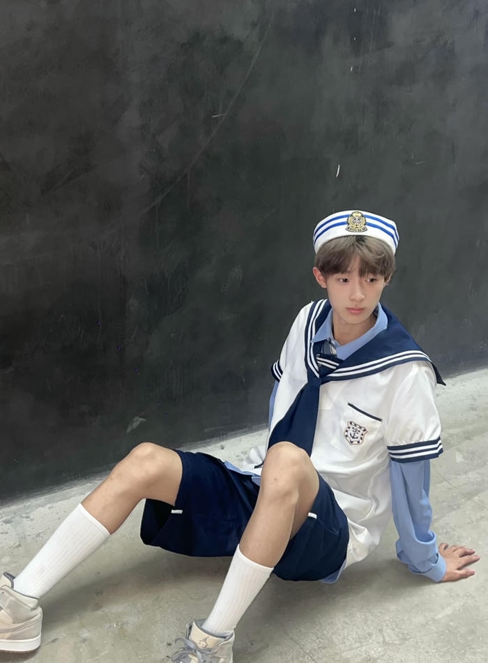 avatar cho nam vẻ ngoài thư sinh điển trai