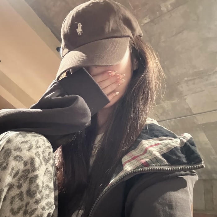 avatar nữ che mặt cá tính