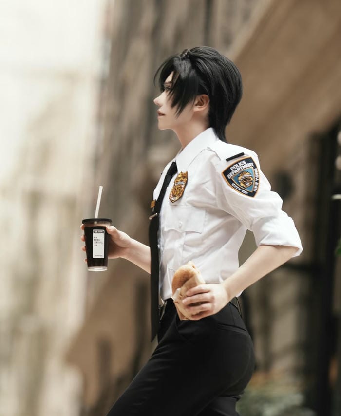 cosplay cảnh sát cực ngầu