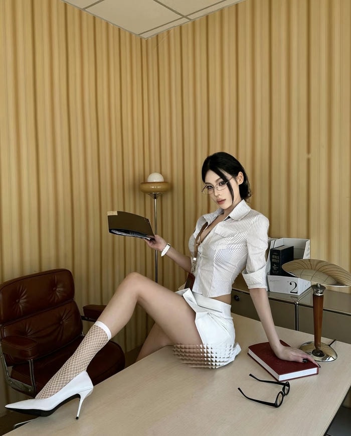 cosplay thư ký đẹp quyến rũ