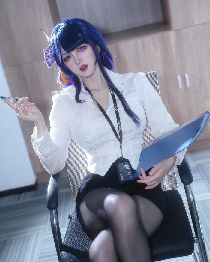 cosplay thư ký nữ xinh