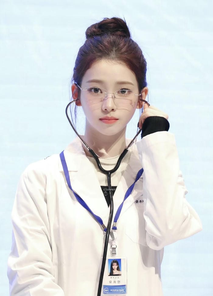 cosplay y tá cực kỳ quyến rũ