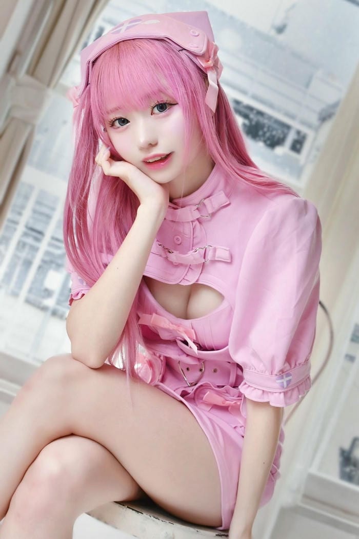 cosplay y tá tạo dáng đẹp