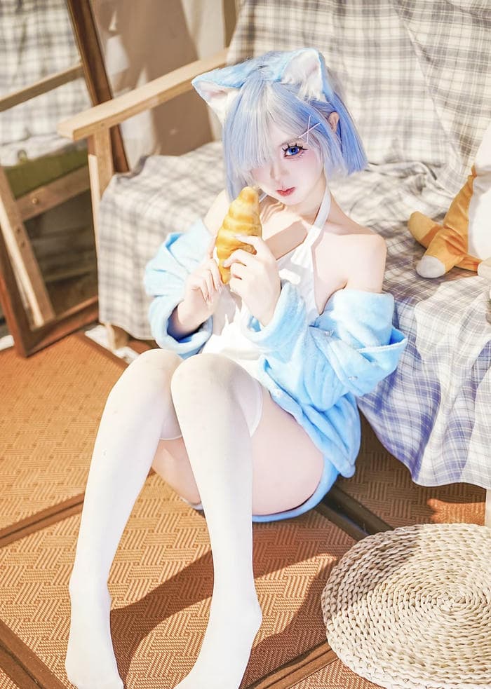 cosplayer nữ anime phong cách fantasy
