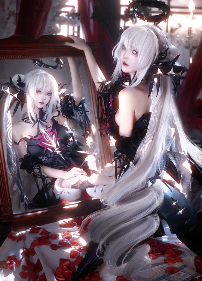 cosplayer nữ anime sang trọng