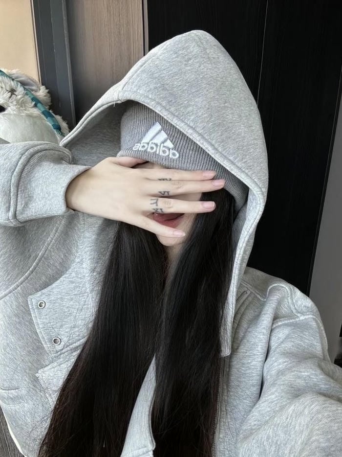 hình ảnh avatar nữ che mặt ngại ngùng