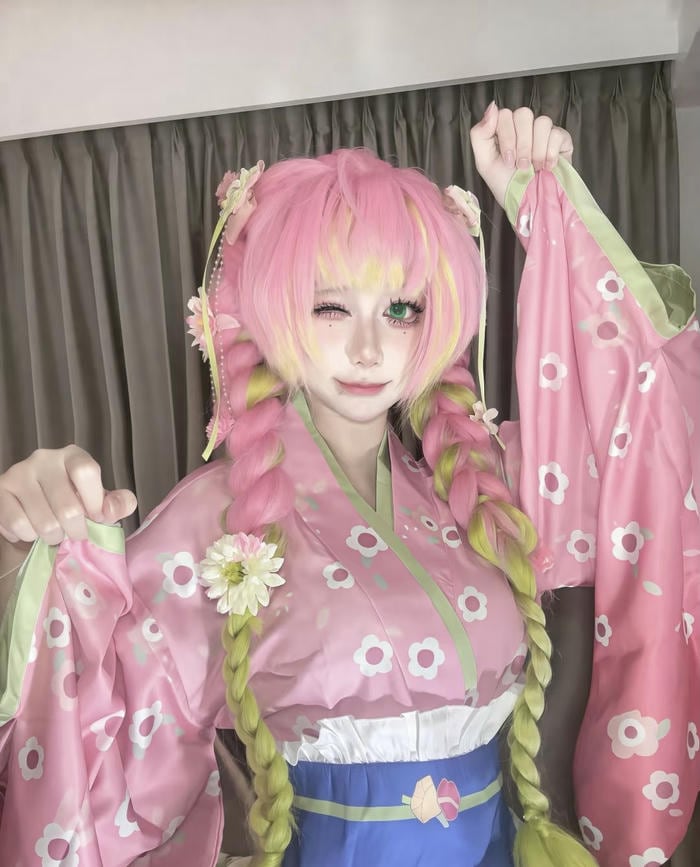 hình cosplay luyến trụ tinh tế