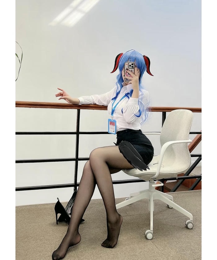 hình cosplay thư ký nữ văn phòng