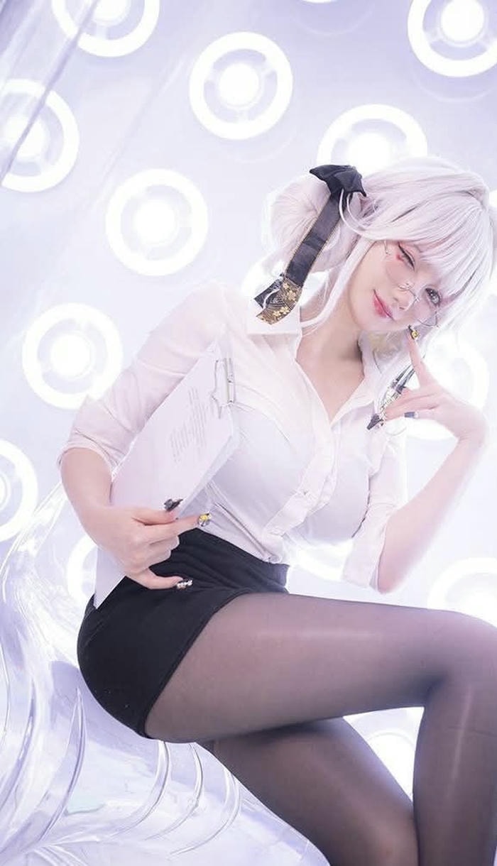 hình cosplay thư ký sang chảnh