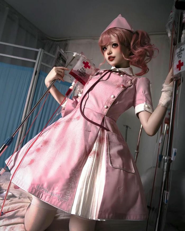 hình cosplay y tá chân thực