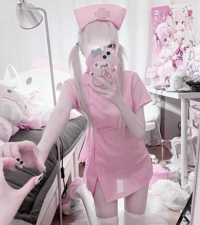hình cosplay y tá đầy sức hút