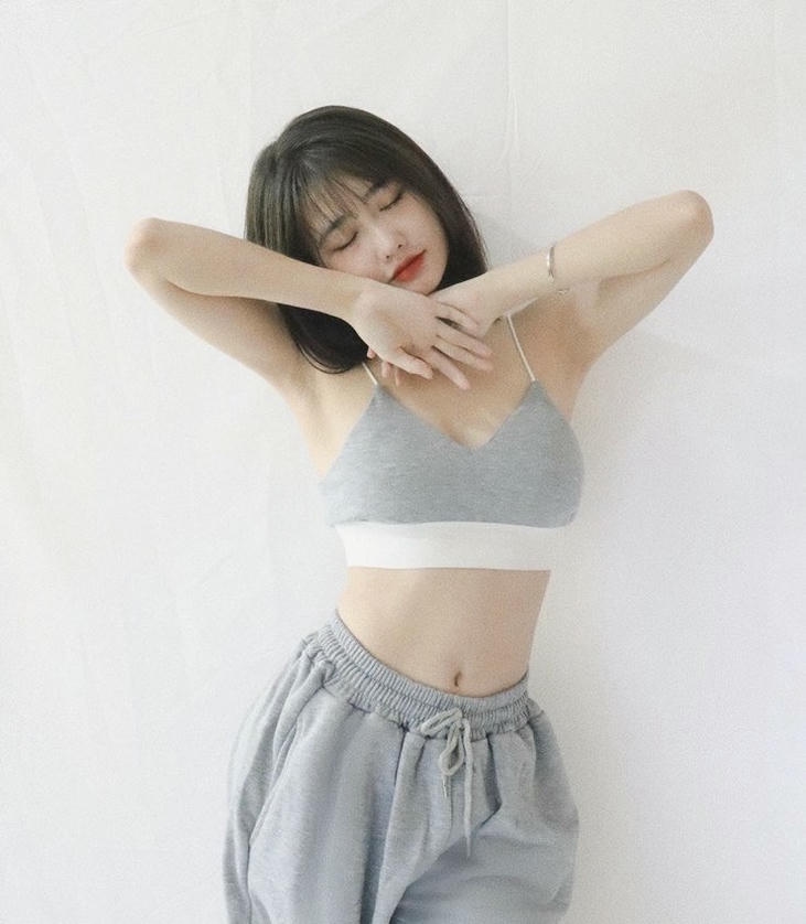 Ảnh Khánh Huyền diện bikini sexy dáng vóc nảy lửa