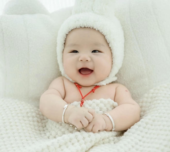 Ảnh avatar bé cười duyên xinh