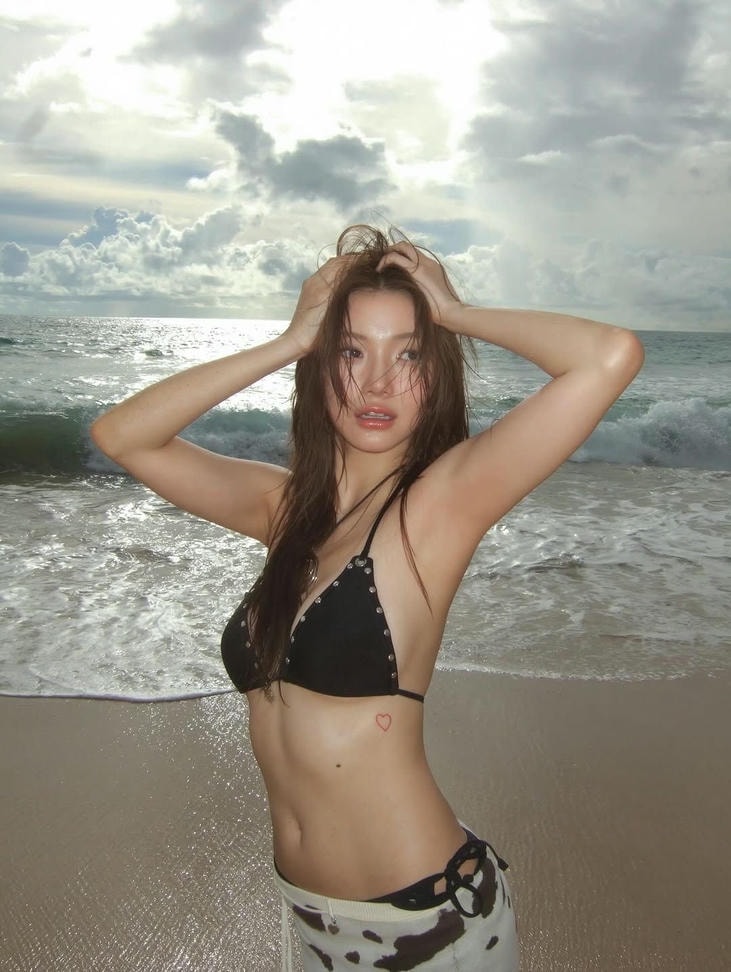 Ảnh gái Hàn Quốc bikini quyến rũ ánh nhìn táo bạo