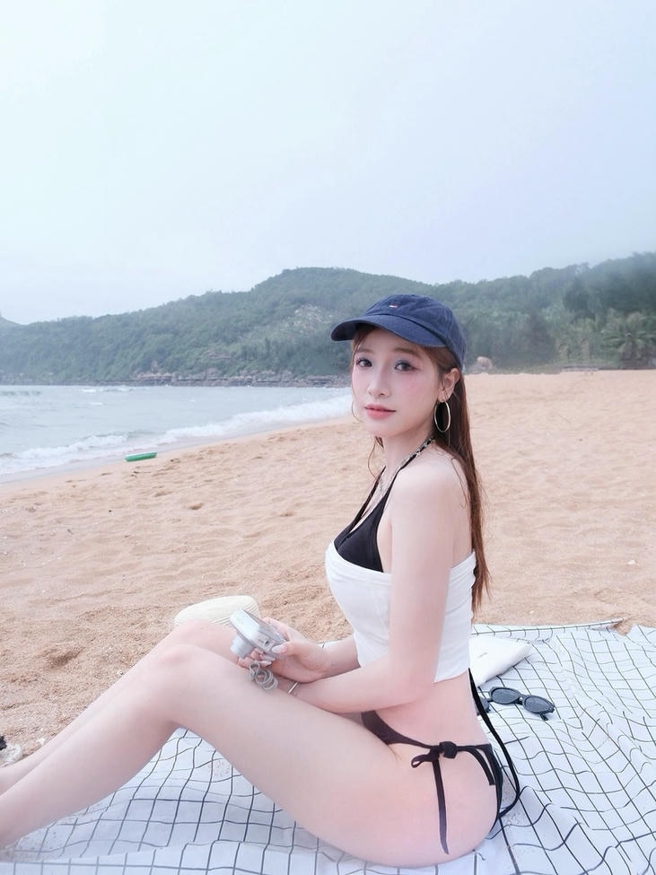 Ảnh gái Hàn Quốc bikini sexy khoe thân hình