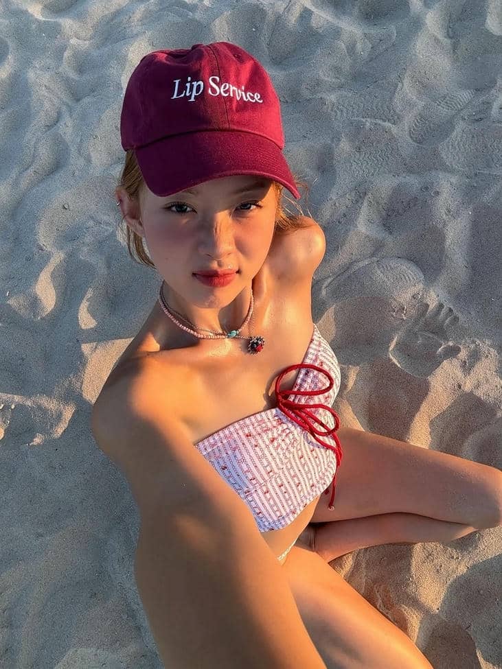 Ảnh gái Hàn Quốc diện bikini gợi cảm cuốn hút