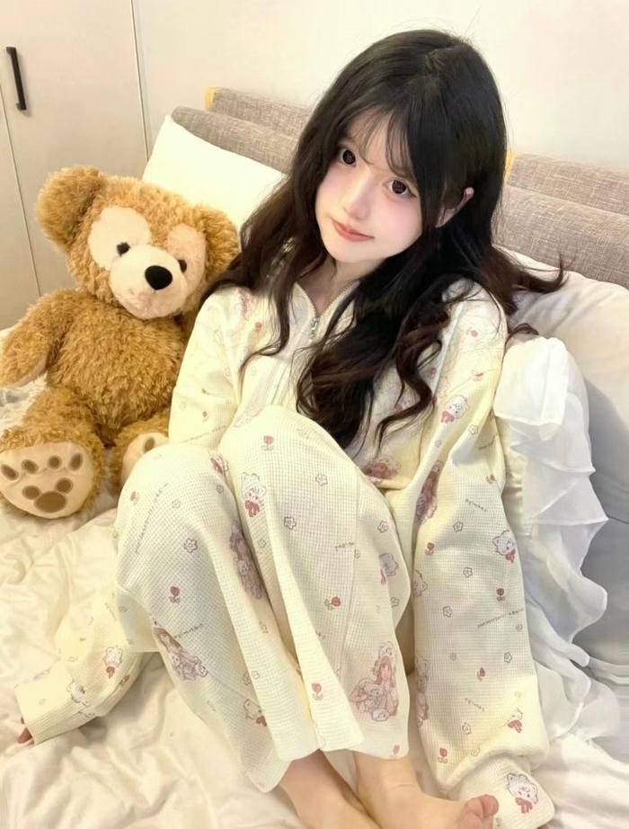 Ảnh gái xinh mặc đồ ngủ đáng yêu tự nhiên