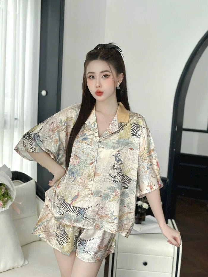 Ảnh gái xinh mặc đồ ngủ nhẹ nhàng tinh tế