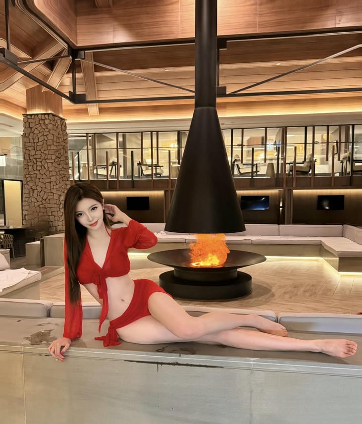 Ảnh người đẹp Trung Quốc mặc bikini khoe đường cong